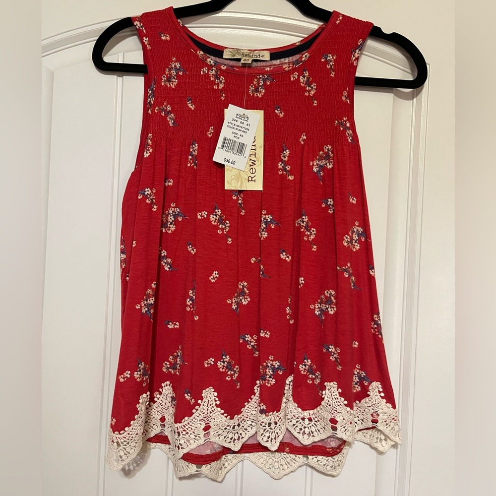 •Kohl’s• New Ladies’ Rewind Star Red Floral W/ White Lace Top (Size XS)